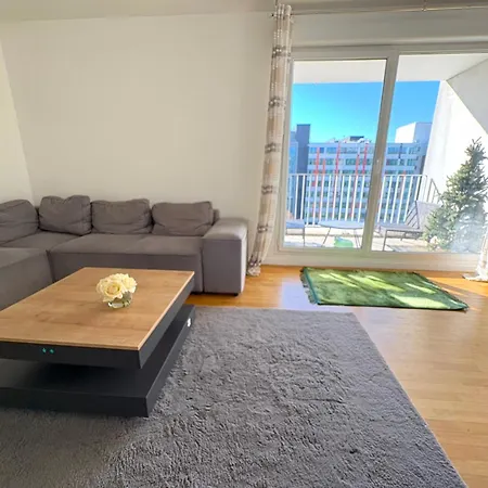 Le Penthouse Arche アパート