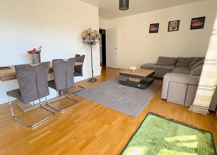 Le Penthouse Arche アパート *