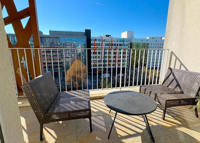 Le Penthouse Arche アパート *