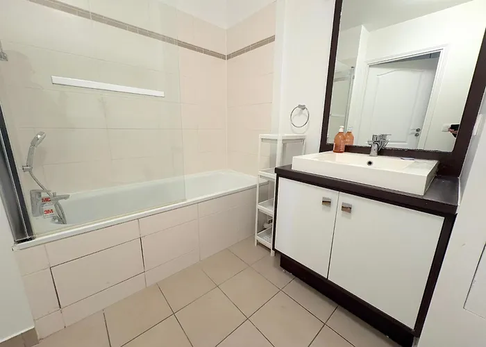 Le Penthouse Arche アパート ナンテール