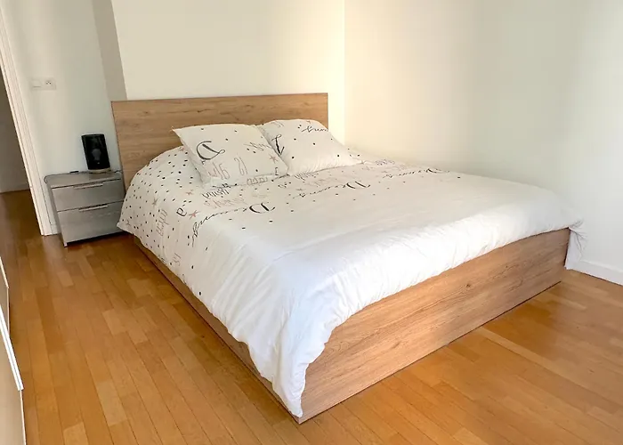 Le Penthouse Arche アパート ナンテール